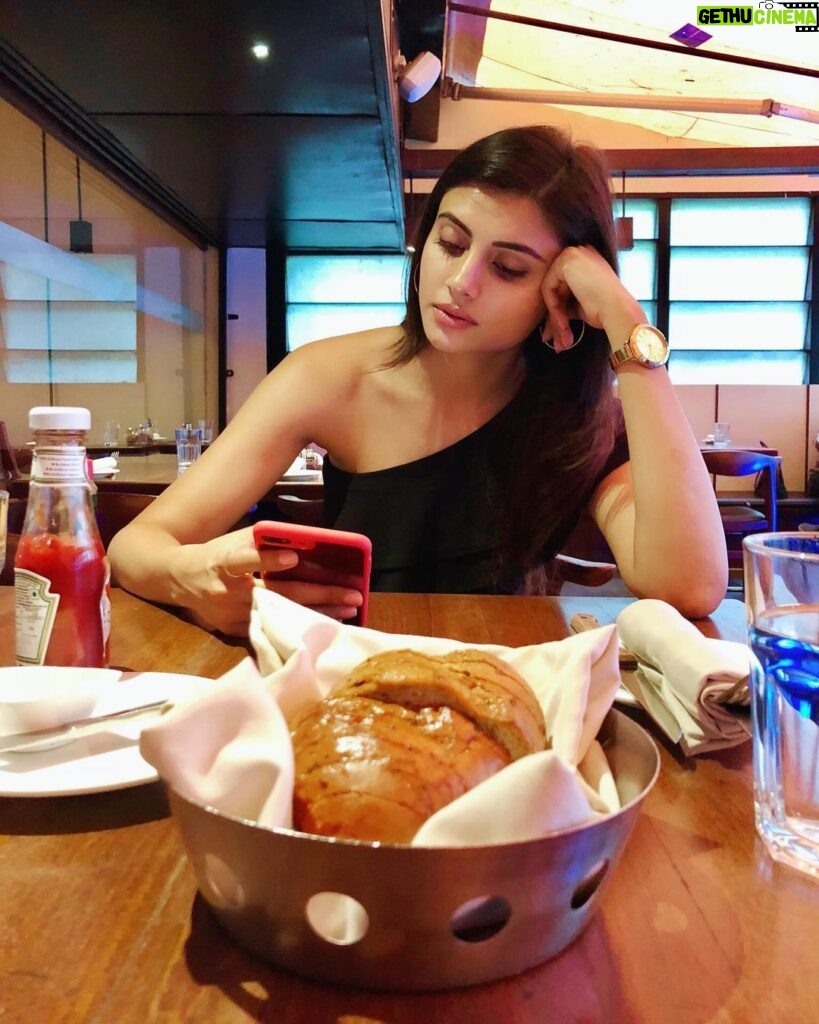Malti Chahar Instagram - When we used to go out to eat 😐 #stayhome #staysafe #apnatimeaayega #throwback