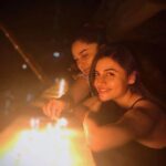 Malti Chahar Instagram - Yesterday I didn’t light candles because I believe by lightning candles we will defeat corona but I did it for this beautiful feeling of togetherness. We all are divided by colour, gender, cast, religion, states,cultures....but we all are united by one country INDIA 🇮🇳 . We are one family when it comes to our country. And this is what a family does....fight together. Let’s fight this stupid virus together..don’t be ignorant..take care of yourself. If you stay safe your family will be safe.❤️ #stayhome #staysafe #staystrong #fight #corona #india Clicked by- @anshphotographyy Gondia