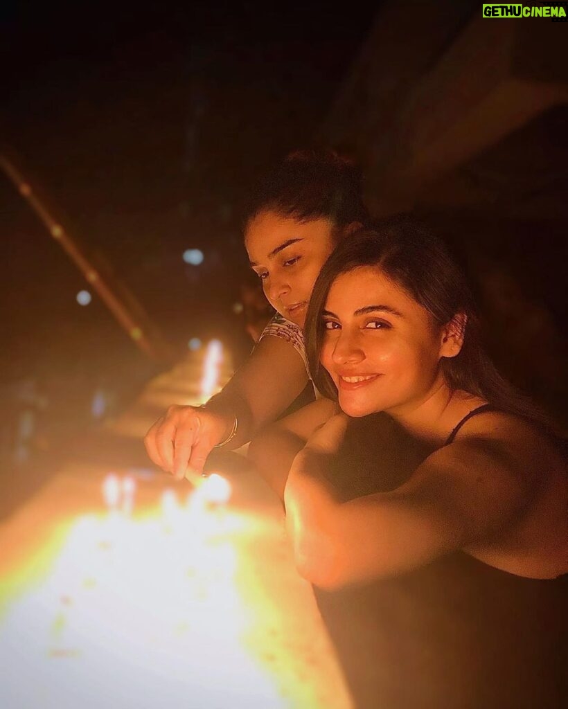 Malti Chahar Instagram - Yesterday I didn’t light candles because I believe by lightning candles we will defeat corona but I did it for this beautiful feeling of togetherness. We all are divided by colour, gender, cast, religion, states,cultures....but we all are united by one country INDIA 🇮🇳 . We are one family when it comes to our country. And this is what a family does....fight together. Let’s fight this stupid virus together..don’t be ignorant..take care of yourself. If you stay safe your family will be safe.❤️ #stayhome #staysafe #staystrong #fight #corona #india Clicked by- @anshphotographyy Gondia