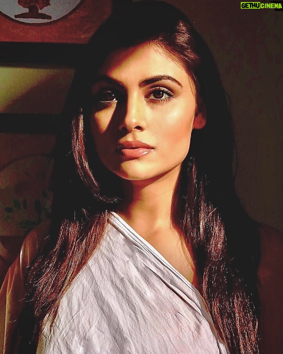 Malti Chahar Instagram - I am just a painting💁🏻♀️ Who desires to live in your imagination❤️