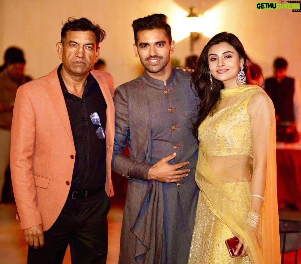 Malti Chahar Instagram - When we have each other..we have everything 💛 #family #mine