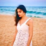 Malti Chahar Instagram - When you realise it’s the last day of this year.........and.......Everyone is gonna get New Year’s Eve kiss....except you🤪 Happy new year guys🥳 And 🍻 to all the singles in the house 😜 #happynewyear #2020 #bye2019 #lastpostoftheyear Chennai, India