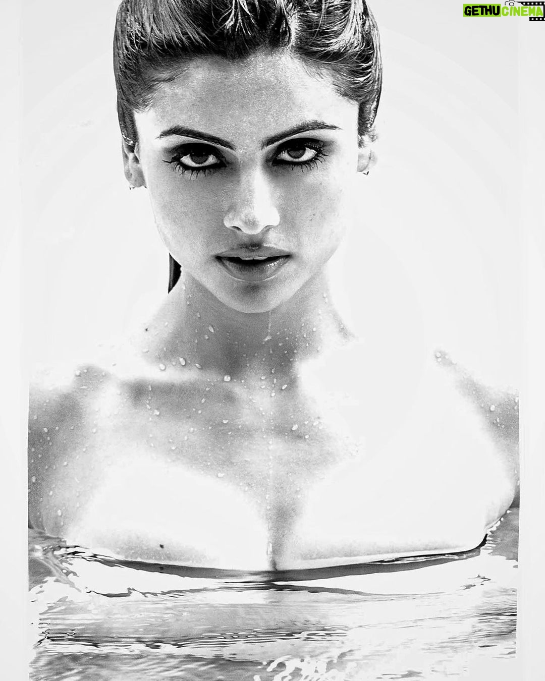 Malti Chahar Instagram - That drenched shot 📸 #blackandwhite #photoshoot #missindia #times Mumbai City