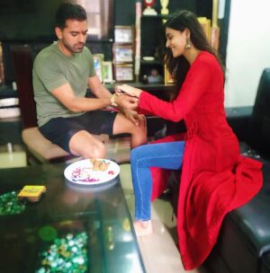 Malti Chahar Instagram - Happy Raksha Bandhan all the amazing brothers and sisters 😃
And happy Independence Day 🇮🇳 #happyrakhi #rakshabandhan #brothers #sisters #love #happyindependenceday