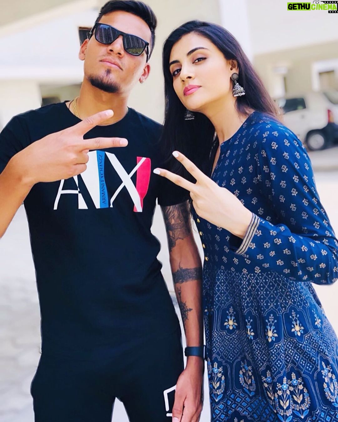 Malti Chahar Instagram - Happy birthday baby bro @rdchahar1 😘 More power to you😘 #happybirthday #mi #bleedblue 💙