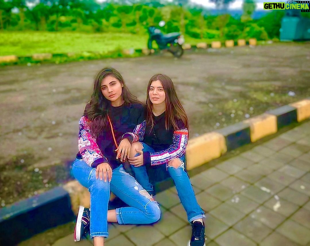 Malti Chahar Instagram - Sister from another mother🤪👯♀️ #girlfriends #hangouts #twinning Lonavala