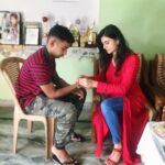 Malti Chahar Instagram - This guy is hard to catch @rdchahar1 😜 And here are @pradeep.chahar6127 and @akchahar6 Happy Rakhi 😃 #happyrakhi #rakshabandhan #brothers #sister #love Agra, Uttar Pradesh
