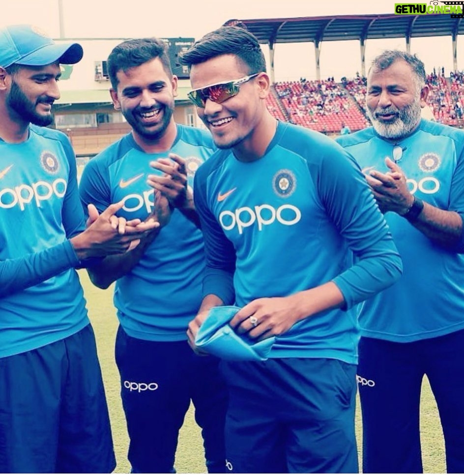 Malti Chahar Instagram - Proudest moment for the entire Chahar family, specially my father- their coach who has given his entire life to see them play for India💙 I am literally on top of the world😃 Amazing bowling bhai @deepak_chahar9😘😘 3-1-4-3❤️ And congratulations baby bro @rdchahar1 for India cap 🧢 and for your first wicket 😘 And yes you both were looking handsome 😉😘😘😘 #bleedblue #indiancricket #indiavswestindies #bowling #csk #mi #indiancricketteam #chahar #chaharbrothers