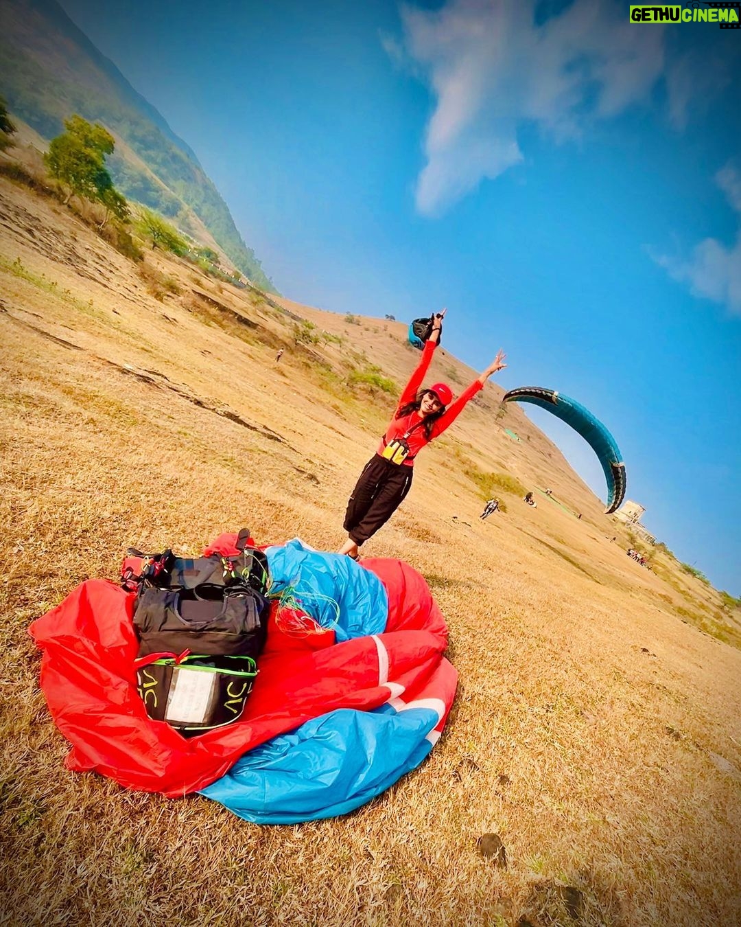 Malti Chahar Instagram - I am a pilot now 😁 Completed the course in flying colours 😜 #paraglider #pilot #adventure