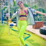 Malti Chahar Instagram - Name a thing sharper than my knees 😁 #fun #comment #gym #gymmotivation