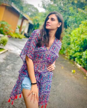 Malti Chahar Instagram - Goodmorning! Please choose one? I need to post it on social media! 🙃