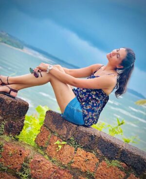 Malti Chahar Instagram - Omg! Who is this cute girl? 😜😂
Go Goa Gone😁
P.C.- @jyoti_chahar_03 😘

#relax #riseandshine #seaside #trip