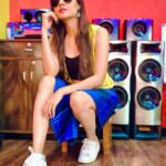 Malti Chahar Instagram - Lungi ✅..music ✅ and then what do we do?? #lungi #oldpic