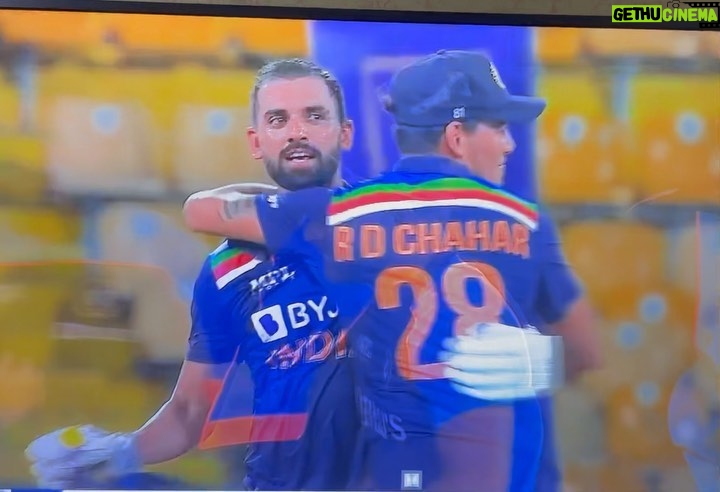 Malti Chahar Instagram - And you did it brother 😘 Won the match for India and heart of every Indian❤️ @deepak_chahar9 You are ⭐️.. keep shining😘 #indiavssrilanka #teamindia #bleedblue