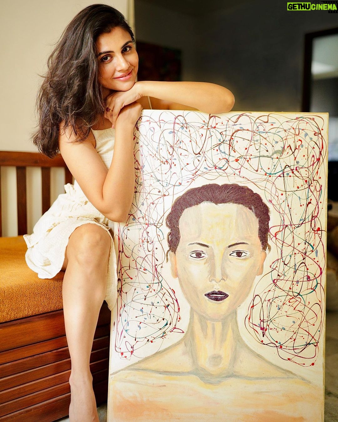 Malti Chahar Instagram - Oh this confused girl! 💁♀️ This painting is made with nail paints 💅 work in progress! #nailpolish #painting #nailpaint