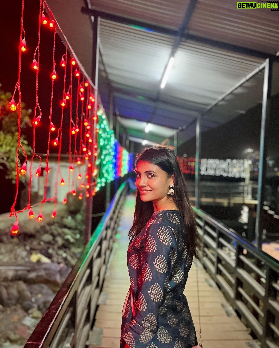 Malti Chahar Instagram - Palat pics (look back babe pics) 😜 #just #❤️ #happydiwali Mumbai, Maharashtra