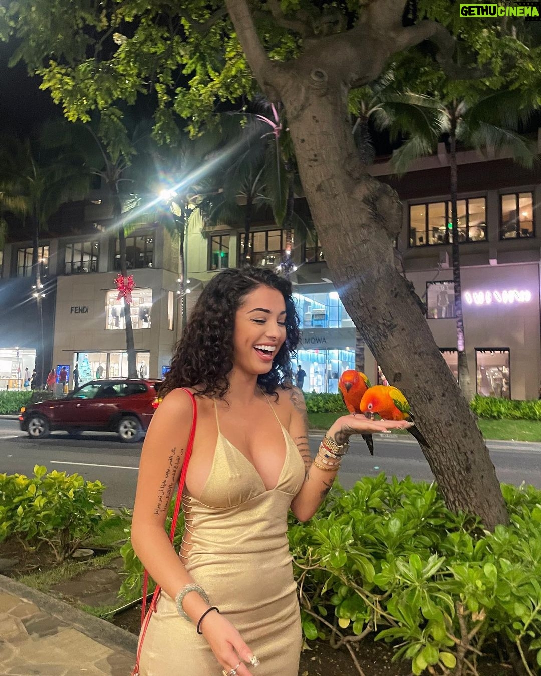 Malu Trevejo Instagram - Yo con los pajaritos we eating all the crumbs 2024 No crumbs left Honolulu, Hawaii