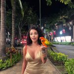 Malu Trevejo Instagram – Yo con los pajaritos we eating all the crumbs 2024 
No crumbs left Honolulu, Hawaii