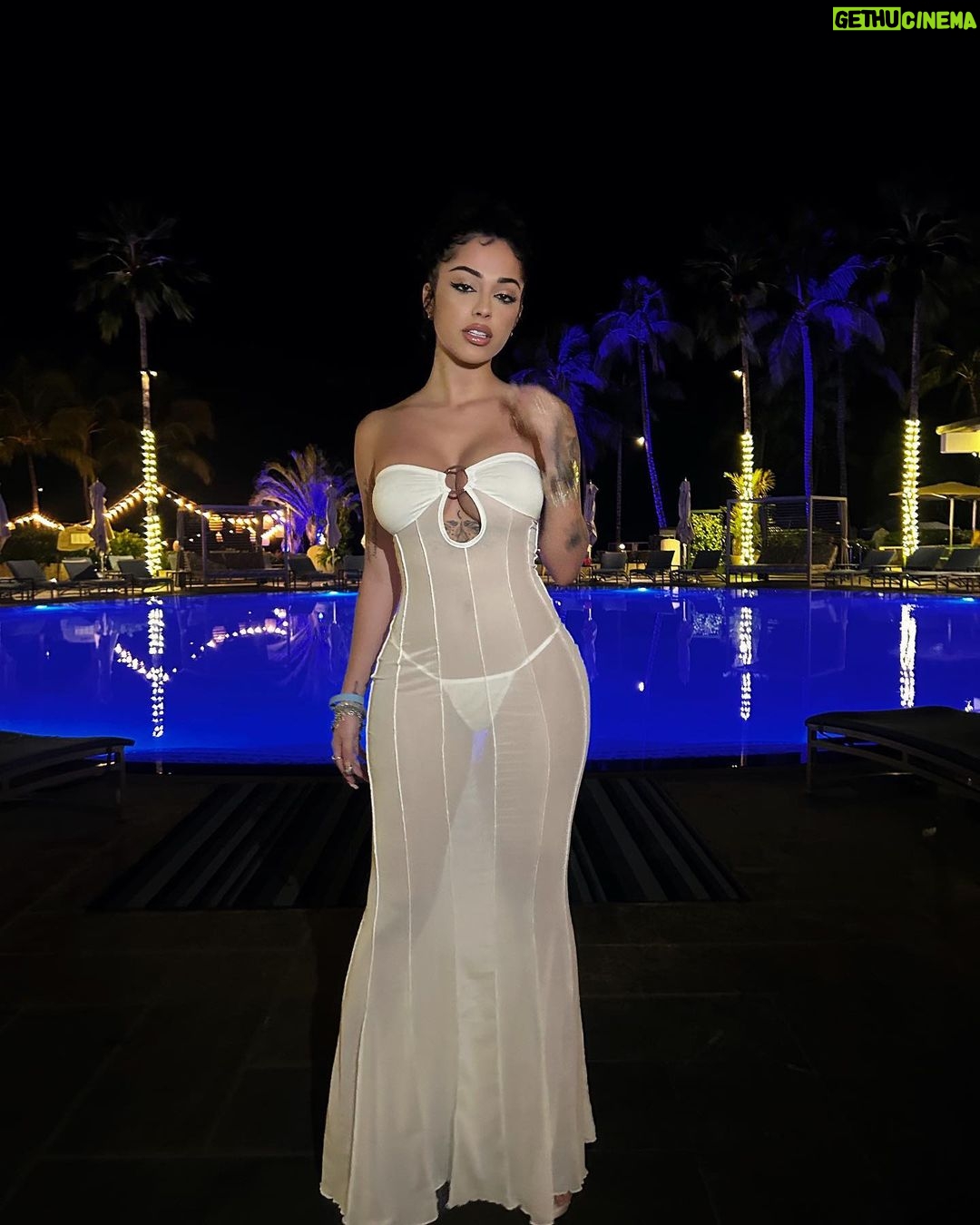 Malu Trevejo Instagram - 🎁 esa mirada es la culpable Honolulu, Hawaii