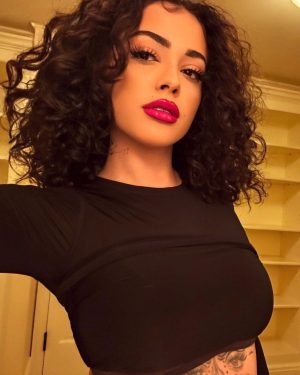 Malu Trevejo Instagram - She different
