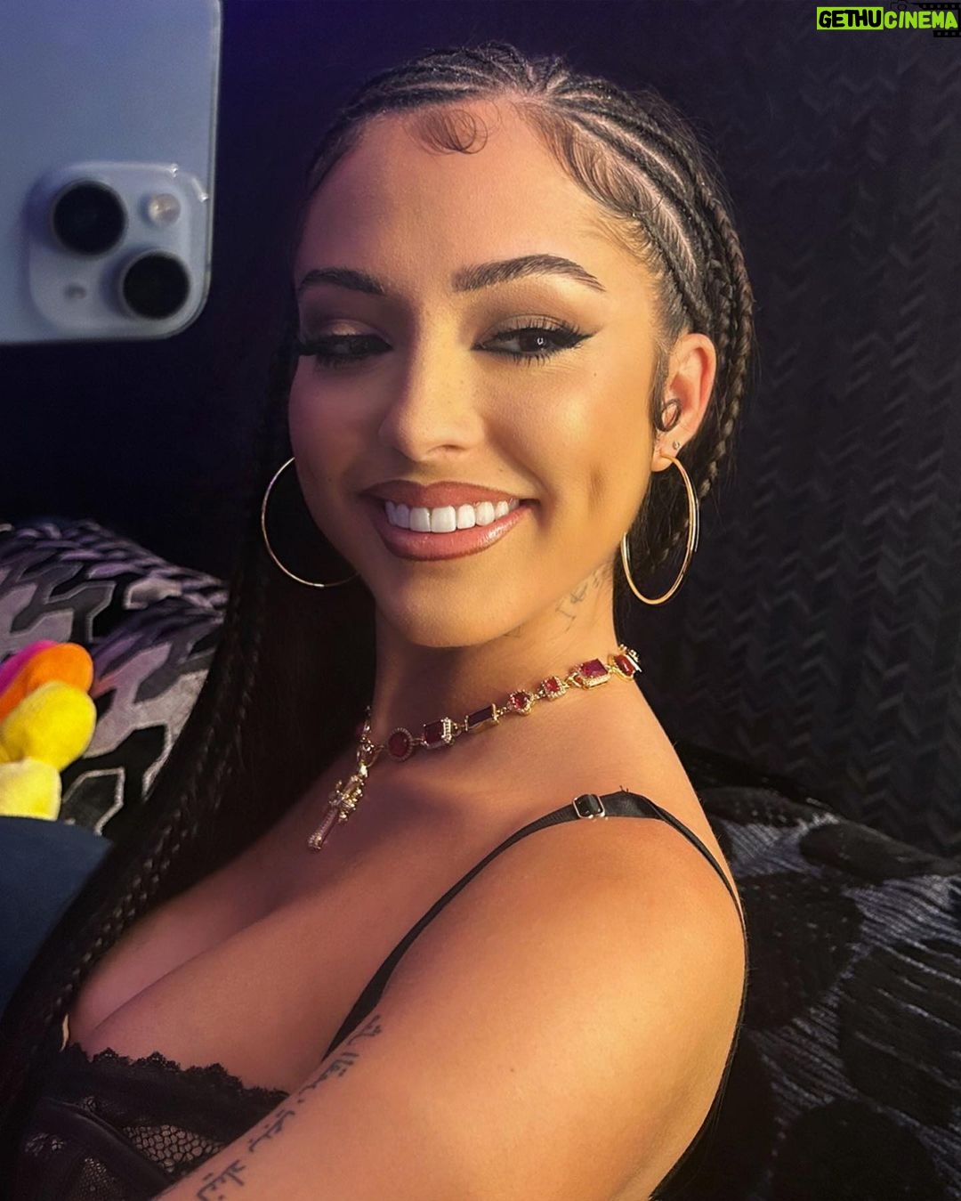 Malu Trevejo Instagram - 💜can’t nobody do it like me 101