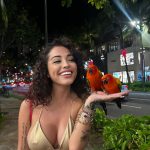 Malu Trevejo Instagram - Yo con los pajaritos we eating all the crumbs 2024 No crumbs left Honolulu, Hawaii