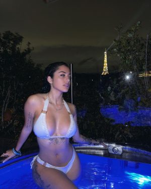Malu Trevejo Instagram - Rainy days in Paris ✨