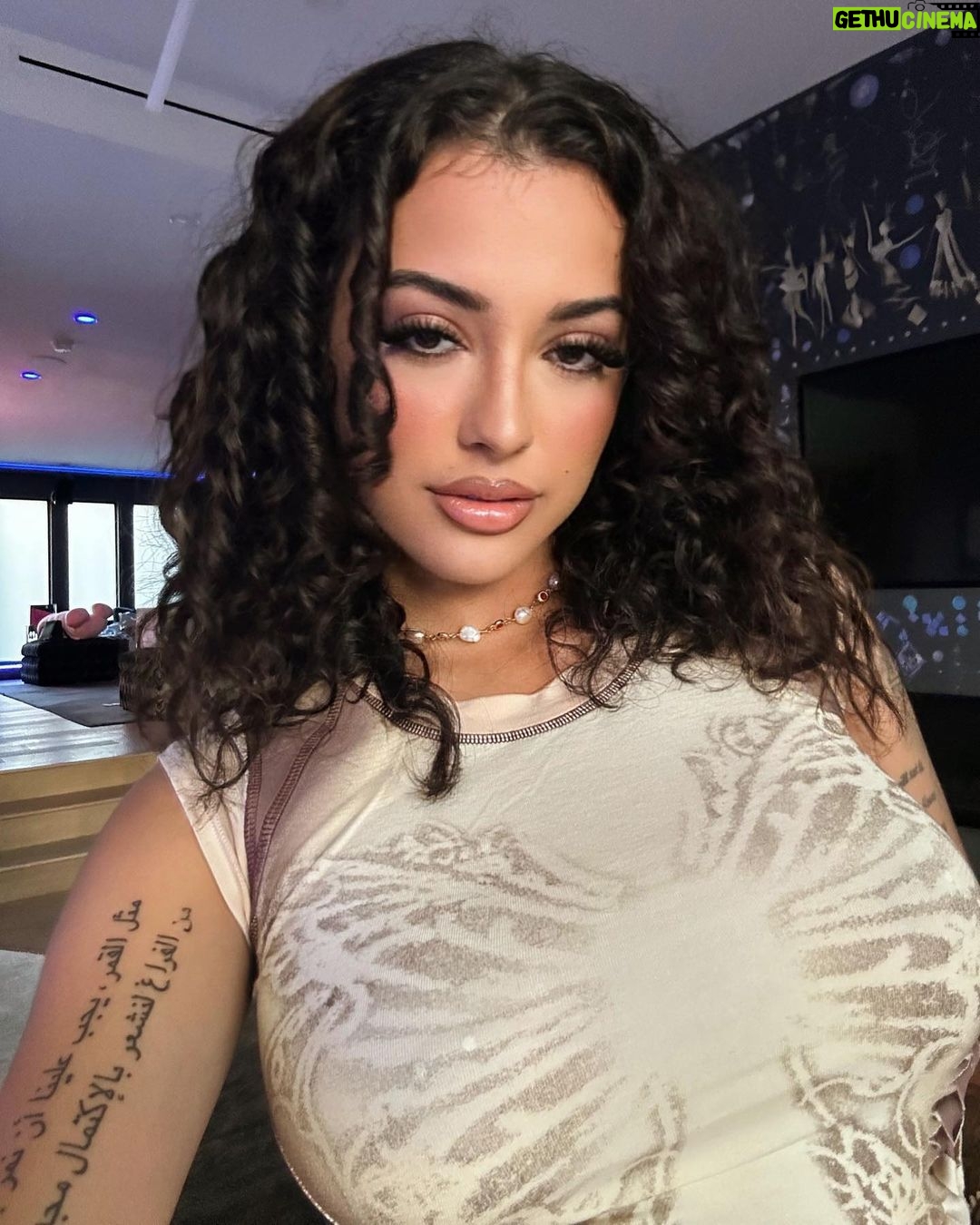 Malu Trevejo Instagram - Just selfies & curls