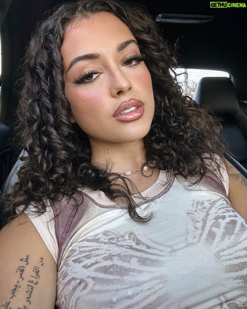 Malu Trevejo Instagram - Just selfies & curls