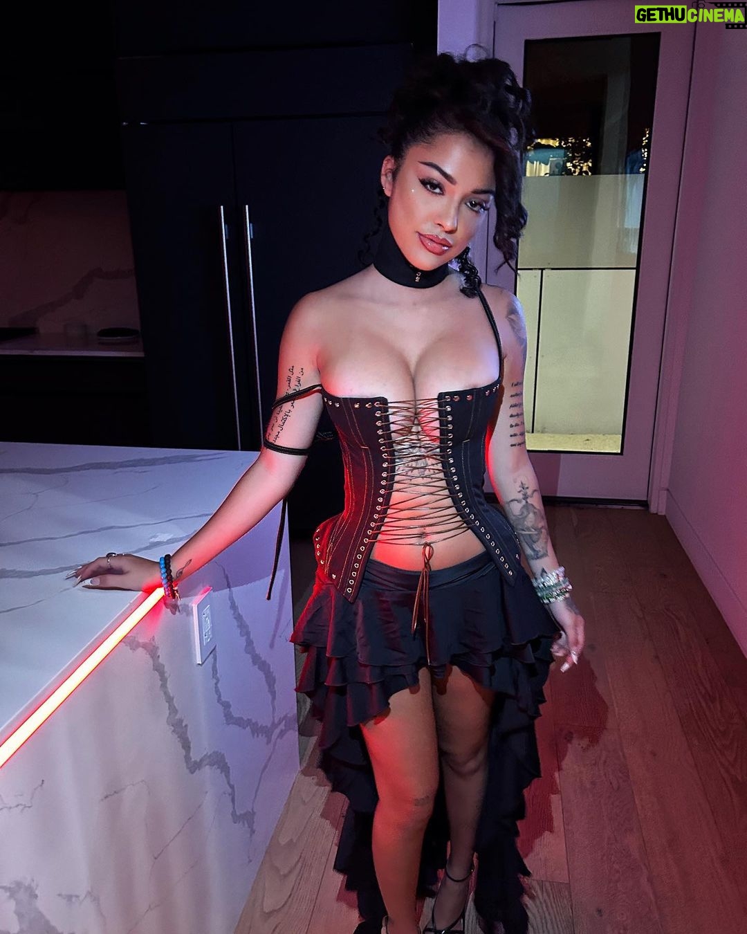 Malu Trevejo Instagram - Mi amor te clava como colmillo Beverly Hills, California