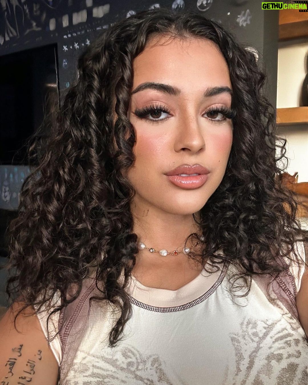 Malu Trevejo Instagram - Just selfies & curls