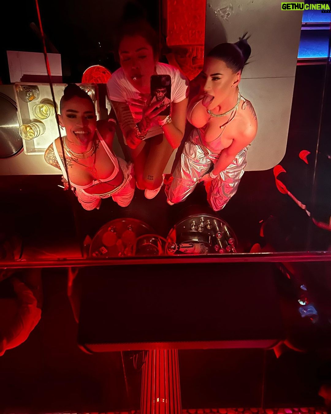 Malu Trevejo Instagram - Vuelvo pronto españa 🇪🇸🌹 les traigo musicaaa 🎶