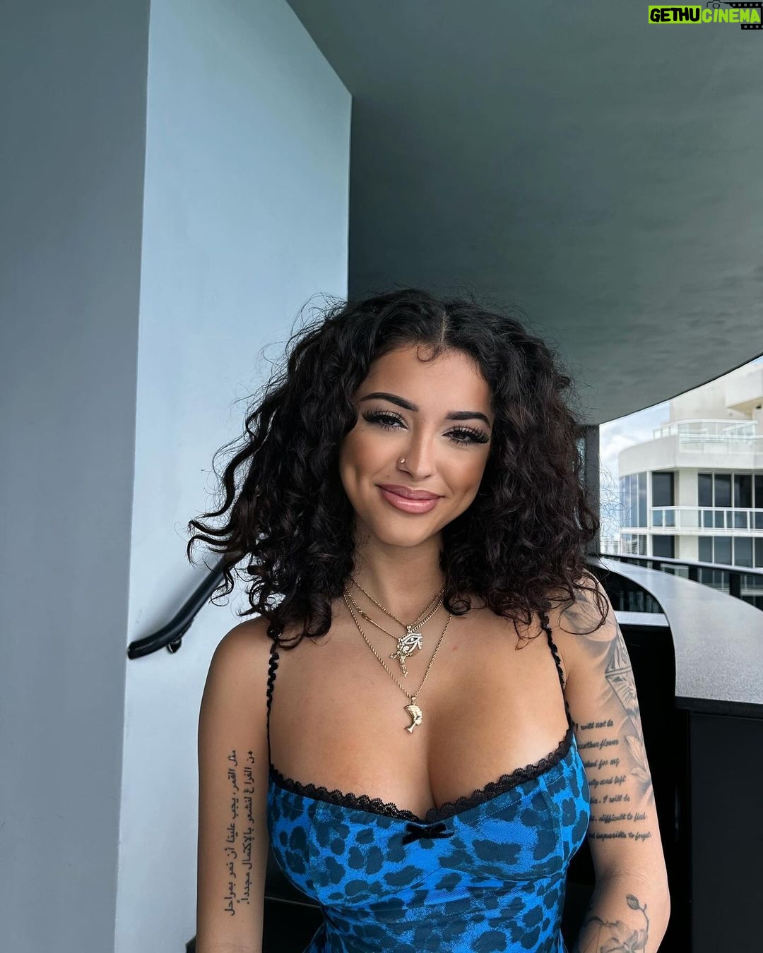 Malu Trevejo Instagram - See me glowing 💙