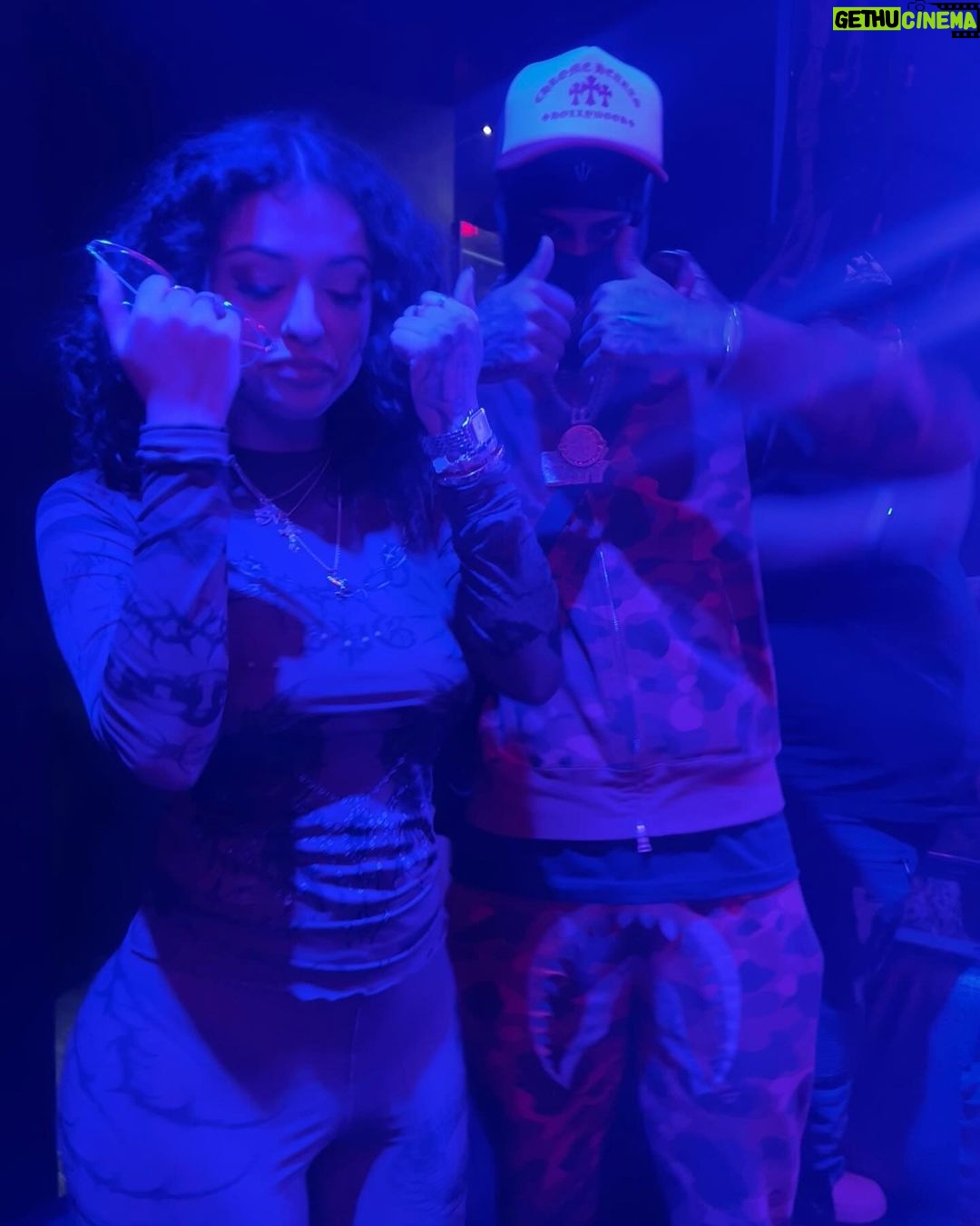 Malu Trevejo Instagram - La mami llegó a Miami con los diablos ❤️ 2 hijos de shangoo❤️🔥⚡️ Miami, Florida
