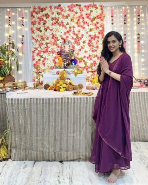 Malvika Sharma Instagram - वक्रतुंड महाकाय, सूर्य कोटि समप्रभ निर्विघ्नम कुरू मे देव, सर्वकार्येषु सर्वदा। 🙏