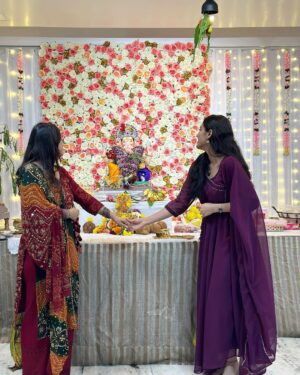 Malvika Sharma Instagram - वक्रतुंड महाकाय, सूर्य कोटि समप्रभ निर्विघ्नम कुरू मे देव, सर्वकार्येषु सर्वदा। 🙏