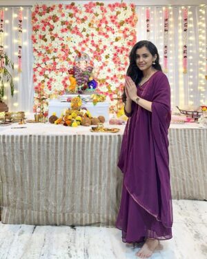 Malvika Sharma Instagram - वक्रतुंड महाकाय, सूर्य कोटि समप्रभ निर्विघ्नम कुरू मे देव, सर्वकार्येषु सर्वदा। 🙏