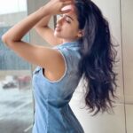 Malvika Sharma Instagram - I’ve always felt uncomfortable taking pictures without getting makeup and hair done and wouldn’t even dare to post them… but when I started accepting my flaws and loving myself the way I am, I feel more secure and comfortable in my own skin. Beauty is about being comfortable in your own skin, knowing and accepting who you are! ❤️ #nomakeup #nofilter