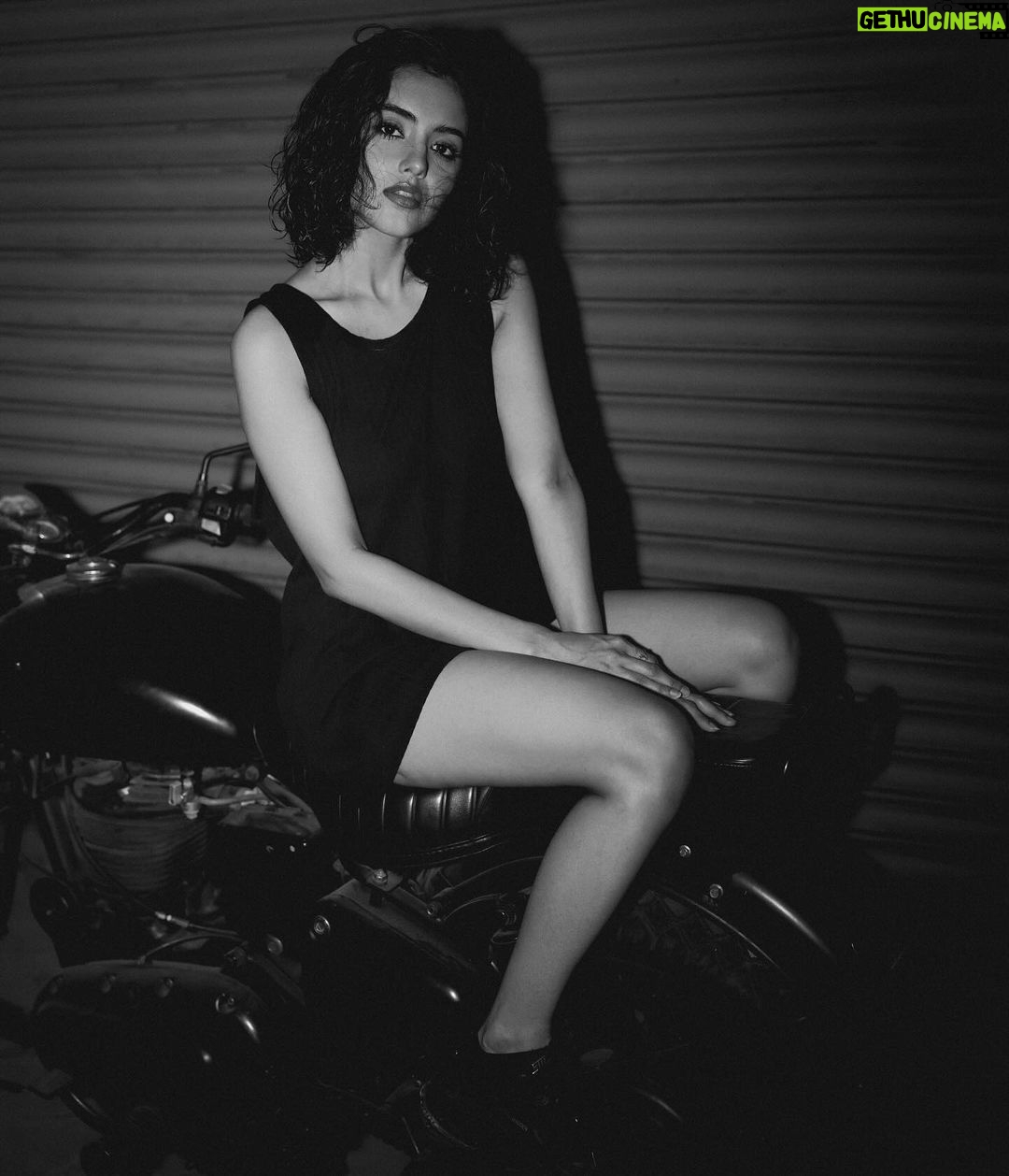 Malvika Sharma Instagram - You don’t know this new me; I put back my pieces differently 🧩 Shot by @pranav.foto 📸