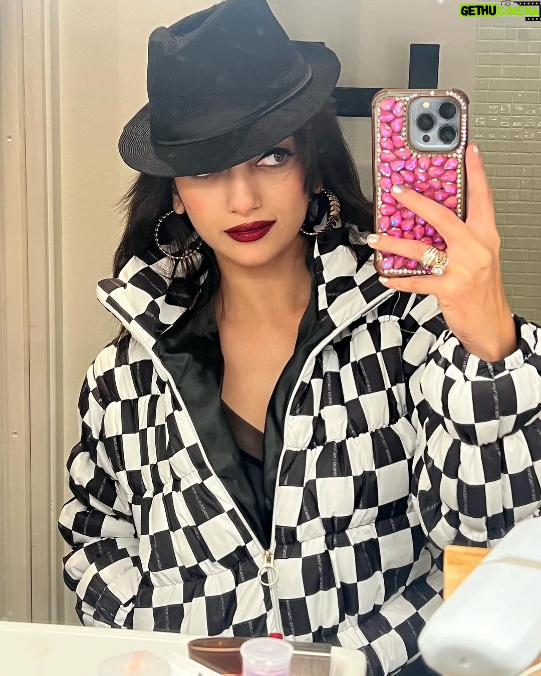 Manasi Naik Instagram - “People say money is not the key to happiness, but I have always figured if you have enough money, you can have a key made.” —Joan Rivers ❤️🙈 Paris,France