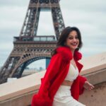 Manasi Naik Instagram - Champagne Wishes, Paris Dreams. ♥️🧁🥂 #birthdayinparis Tour de Eiffel
