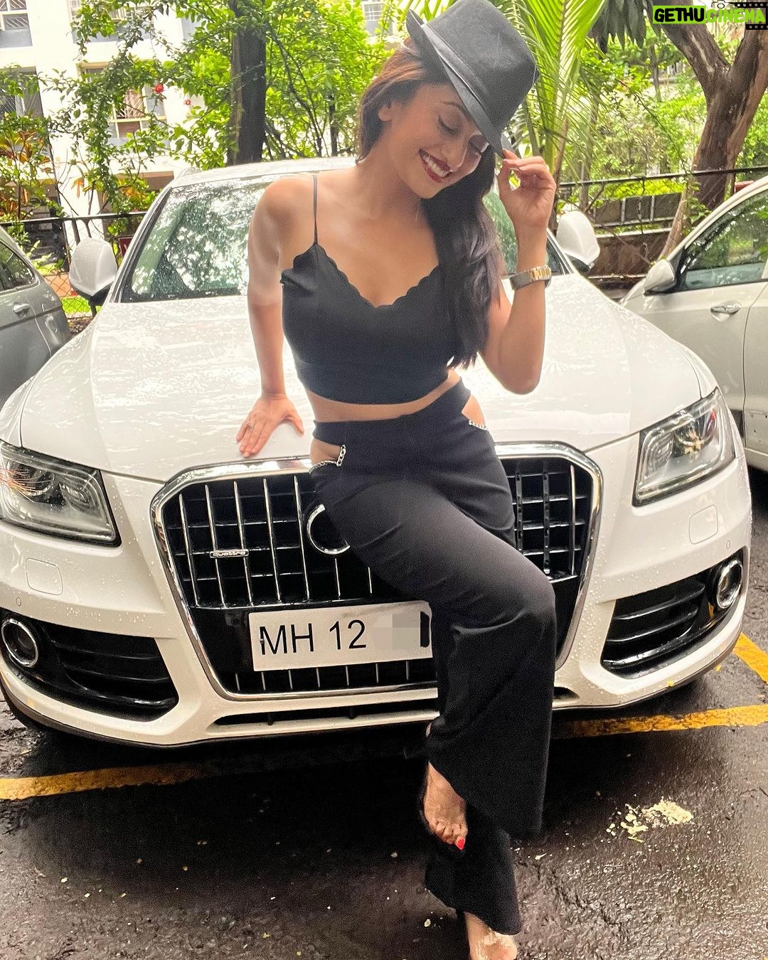 Manasi Naik Instagram - Everyday Is A Bank Account And time 🕰️ Is our Currency. Use it wisely! No one is rich No one is poor We’ve got 24 hours each. Plan how to Use it… Me??? I m halfway there Already 😎✌🏻 Thank you Universe 💫 I will Not Give Up Growing Glowing And Healing ❤️🩹 #ManasiNaik #Actor #Performer #Beingme #OnMyOwn #Beauty #OOTD #fashionstyle #MyStyle #Secret #grattitude #Happy #survivor #Growing #Glowing #WorkingHard #WatchMeGrow #ThankYou #SelfRealisation #survivor #Cultured #Morals #Focused #mentalhealthawareness #MentalPeace #NewDreams #NeverGiveUp #newbeginnings 🧿 #CatMomOf12