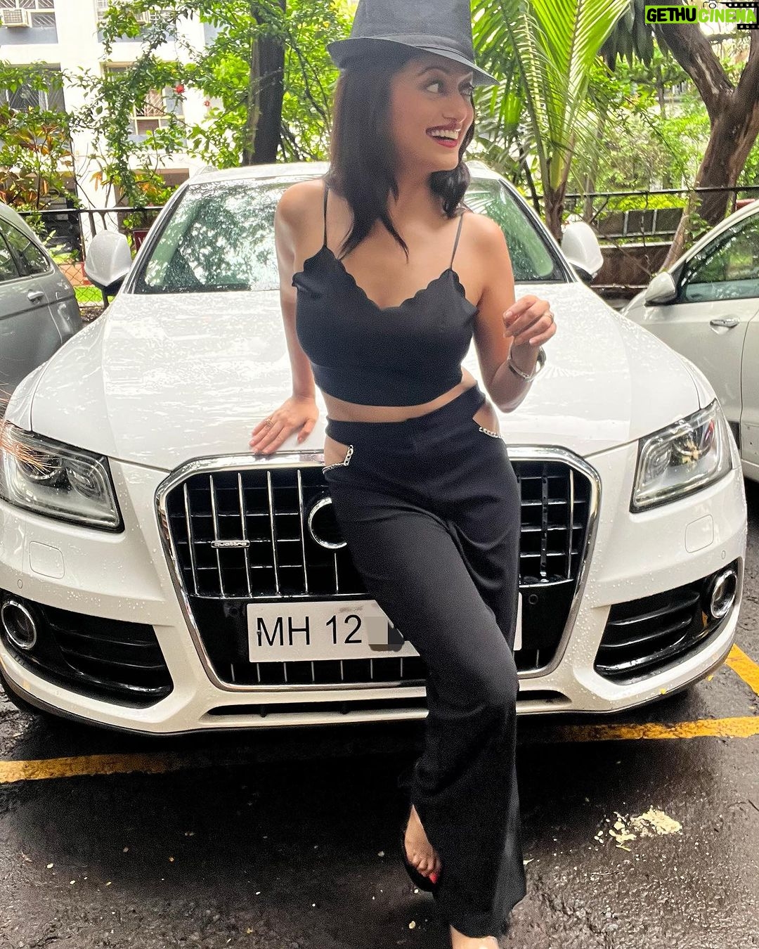 Manasi Naik Instagram - Everyday Is A Bank Account And time 🕰️ Is our Currency. Use it wisely! No one is rich No one is poor We’ve got 24 hours each. Plan how to Use it… Me??? I m halfway there Already 😎✌🏻 Thank you Universe 💫 I will Not Give Up Growing Glowing And Healing ❤️🩹 #ManasiNaik #Actor #Performer #Beingme #OnMyOwn #Beauty #OOTD #fashionstyle #MyStyle #Secret #grattitude #Happy #survivor #Growing #Glowing #WorkingHard #WatchMeGrow #ThankYou #SelfRealisation #survivor #Cultured #Morals #Focused #mentalhealthawareness #MentalPeace #NewDreams #NeverGiveUp #newbeginnings 🧿 #CatMomOf12