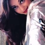 Manasi Naik Instagram - Hey yo 🫣🫶🏻❤️ I look like a celebrity checccck….🧸🎀 Comment 😉 main Batana🤪🤪🤪