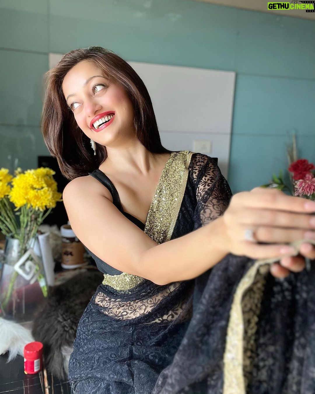 Manasi Naik Instagram - The longer you entertain What’s Not for you, The longer you postpone WHAT IS …🍀 Thank you Universe 💫 I will Not Give Up Growing Glowing And Healing ❤️🩹 #ManasiNaik #Actor #Performer #Beingme #OnMyOwn #Beauty #OOTD #fashionstyle #MyStyle #Secret #grattitude #Happy #survivor #Growing #Glowing #WorkingHard #WatchMeGrow #ThankYou #SelfRealisation #survivor #Cultured #Morals #Focused #mentalhealthawareness #MentalPeace #NewDreams #NeverGiveUp #newbeginnings 🧿 #CatMomOf12
