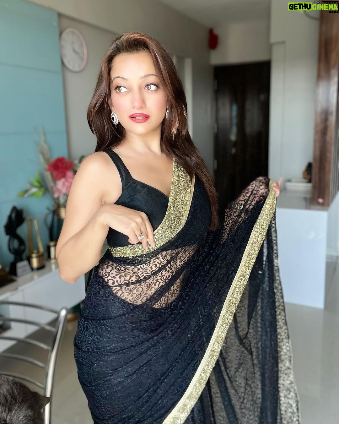 Manasi Naik Instagram - The longer you entertain What’s Not for you, The longer you postpone WHAT IS …🍀 Thank you Universe 💫 I will Not Give Up Growing Glowing And Healing ❤️🩹 #ManasiNaik #Actor #Performer #Beingme #OnMyOwn #Beauty #OOTD #fashionstyle #MyStyle #Secret #grattitude #Happy #survivor #Growing #Glowing #WorkingHard #WatchMeGrow #ThankYou #SelfRealisation #survivor #Cultured #Morals #Focused #mentalhealthawareness #MentalPeace #NewDreams #NeverGiveUp #newbeginnings 🧿 #CatMomOf12