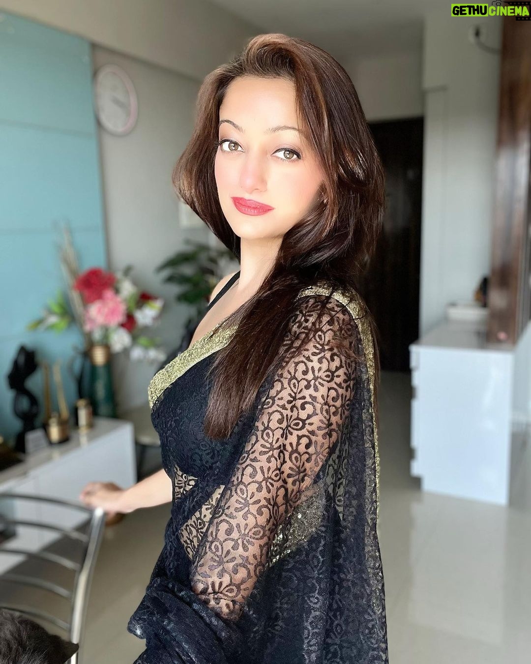 Manasi Naik Instagram - The longer you entertain What’s Not for you, The longer you postpone WHAT IS …🍀 Thank you Universe 💫 I will Not Give Up Growing Glowing And Healing ❤️🩹 #ManasiNaik #Actor #Performer #Beingme #OnMyOwn #Beauty #OOTD #fashionstyle #MyStyle #Secret #grattitude #Happy #survivor #Growing #Glowing #WorkingHard #WatchMeGrow #ThankYou #SelfRealisation #survivor #Cultured #Morals #Focused #mentalhealthawareness #MentalPeace #NewDreams #NeverGiveUp #newbeginnings 🧿 #CatMomOf12