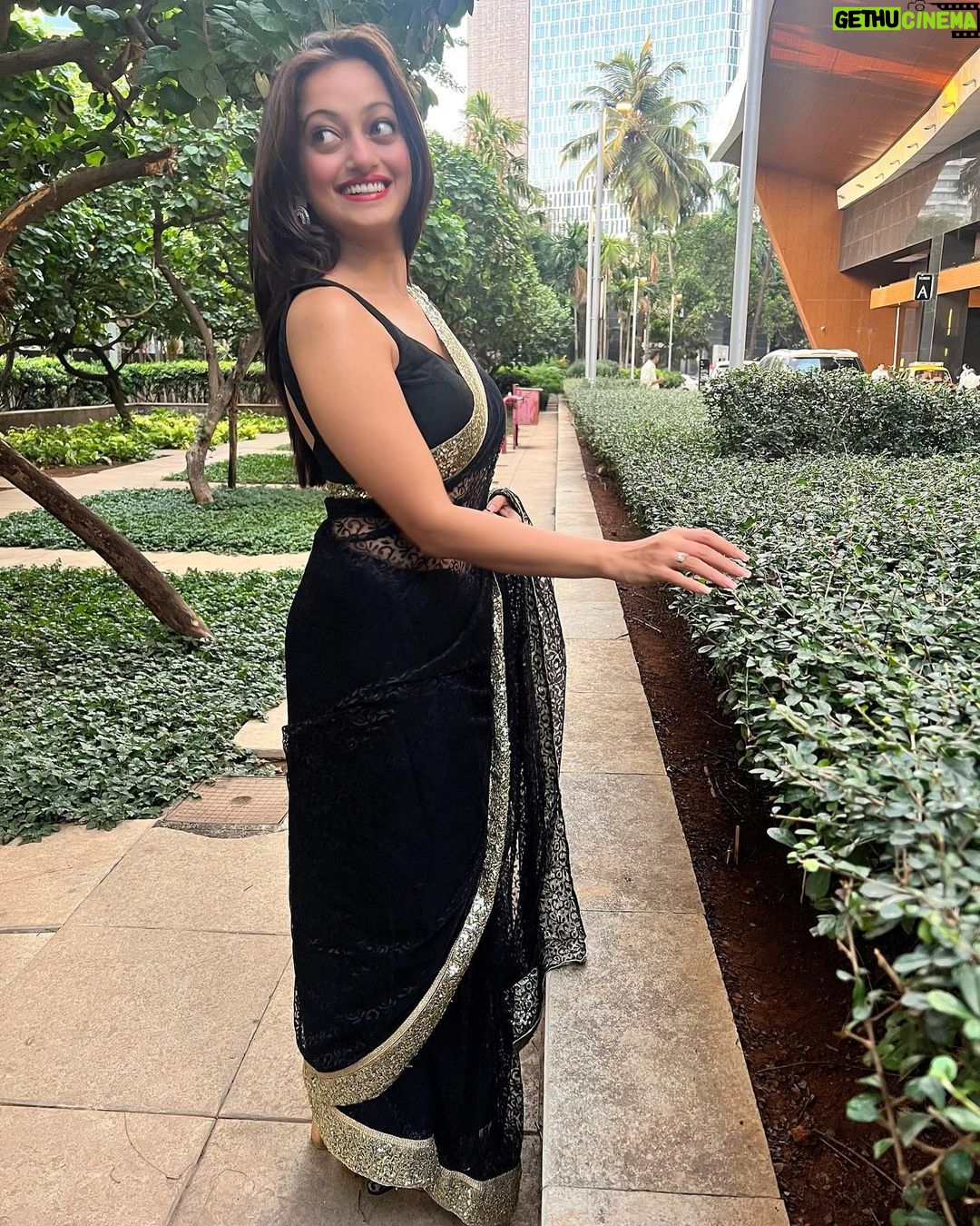 Manasi Naik Instagram - The longer you entertain What’s Not for you, The longer you postpone WHAT IS …🍀 Thank you Universe 💫 I will Not Give Up Growing Glowing And Healing ❤️🩹 #ManasiNaik #Actor #Performer #Beingme #OnMyOwn #Beauty #OOTD #fashionstyle #MyStyle #Secret #grattitude #Happy #survivor #Growing #Glowing #WorkingHard #WatchMeGrow #ThankYou #SelfRealisation #survivor #Cultured #Morals #Focused #mentalhealthawareness #MentalPeace #NewDreams #NeverGiveUp #newbeginnings 🧿 #CatMomOf12