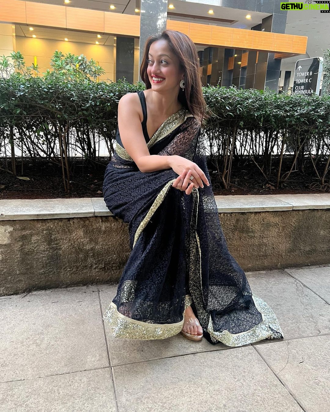 Manasi Naik Instagram - The longer you entertain What’s Not for you, The longer you postpone WHAT IS …🍀 Thank you Universe 💫 I will Not Give Up Growing Glowing And Healing ❤️🩹 #ManasiNaik #Actor #Performer #Beingme #OnMyOwn #Beauty #OOTD #fashionstyle #MyStyle #Secret #grattitude #Happy #survivor #Growing #Glowing #WorkingHard #WatchMeGrow #ThankYou #SelfRealisation #survivor #Cultured #Morals #Focused #mentalhealthawareness #MentalPeace #NewDreams #NeverGiveUp #newbeginnings 🧿 #CatMomOf12