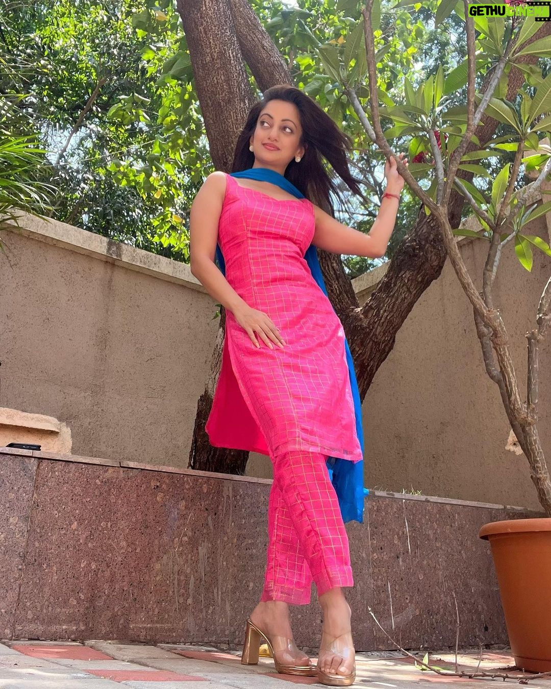 Manasi Naik Instagram - जब कुछ पल के लिए मुस्कुराने से तस्वीर अच्छी आ सकती है तो हमेशा मुस्कुराने से ज़िन्दगी अच्छी क्यों नहीं हो सकती है 💕 Thank you Universe 💫 I will Not Give Up Growing Glowing And Healing ❤️🩹 #ManasiNaik #Actor #Performer #Beingme #OnMyOwn #Beauty #OOTD #fashionstyle #MyStyle #Secret #grattitude #Happy #survivor #Growing #Glowing #WorkingHard #WatchMeGrow #ThankYou #SelfRealisation #survivor #Cultured #Morals #Focused #mentalhealthawareness #MentalPeace #NewDreams #NeverGiveUp #newbeginnings 🧿 #CatMomOf12
